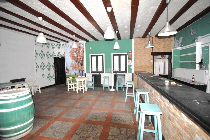 Foto 5cd2625d-f706-40a0-8fe2-9aed0c32f28d. Local comercial a El Espinar Pueblo Espinar (El)