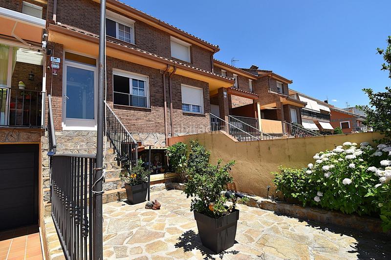 Foto 2ee1683f-bd5d-4c40-a0e1-b0ce342b60ff. Casa adosada parquecasa vende chalet adosado, amplio y muy luminoso.si buscas una vivienda en un entorno tranquilo, esta propiedad es tu mejor en Molinos (Los)
