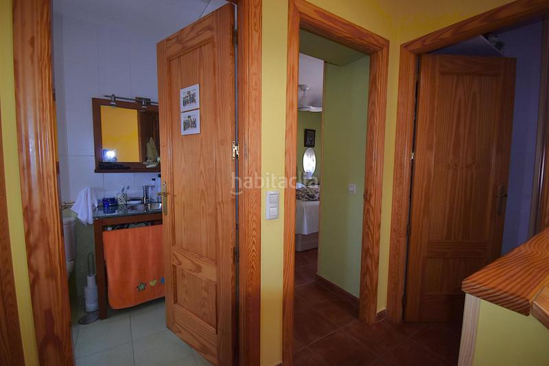 Foto 5d0ff5de-dde0-45bc-a87a-68b99c2543e8. Casa adosada parquecasa vende chalet adosado, amplio y muy luminoso.si buscas una vivienda en un entorno tranquilo, esta propiedad es tu mejor en Molinos (Los)
