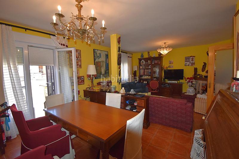 Foto 6e77a2cd-22ec-4210-bcca-243b4df48af0. Casa adosada parquecasa vende chalet adosado, amplio y muy luminoso.si buscas una vivienda en un entorno tranquilo, esta propiedad es tu mejor en Molinos (Los)