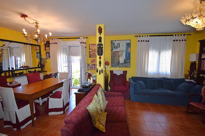 Foto 806d4b29-40bf-4600-9f86-221547f8c7e9. Casa adosada parquecasa vende chalet adosado, amplio y muy luminoso.si buscas una vivienda en un entorno tranquilo, esta propiedad es tu mejor en Molinos (Los)