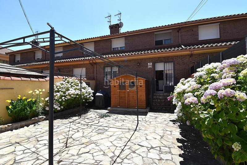 Foto 936bbc7f-2a65-4b46-9638-eeaf6ed7e185. Casa adosada parquecasa vende chalet adosado, amplio y muy luminoso.si buscas una vivienda en un entorno tranquilo, esta propiedad es tu mejor en Molinos (Los)