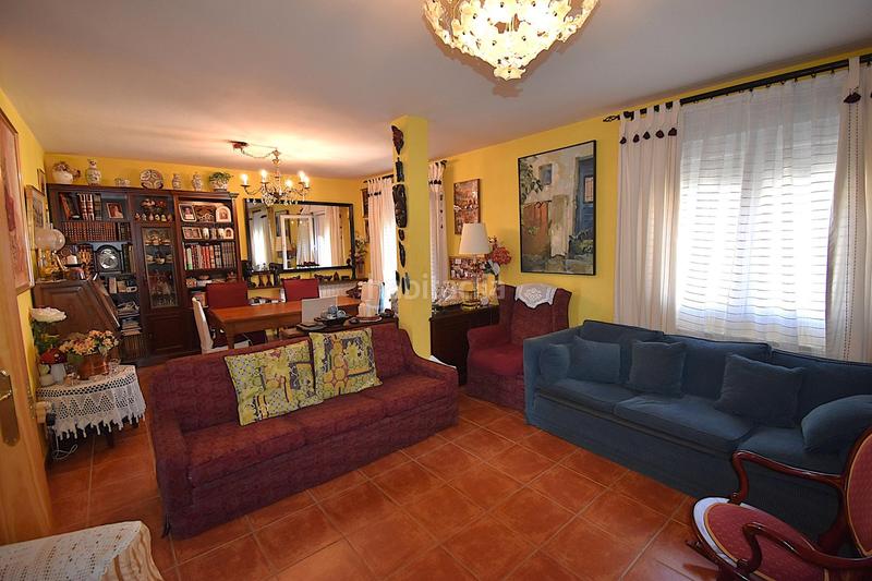 Foto a919c85a-320f-4f75-ad90-eede5a51295d. Casa adosada parquecasa vende chalet adosado, amplio y muy luminoso.si buscas una vivienda en un entorno tranquilo, esta propiedad es tu mejor en Molinos (Los)
