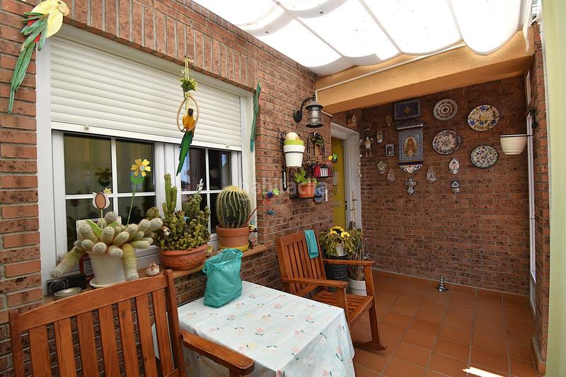 Foto e03a0c31-6b8d-4c88-8bd5-b4b3caf2bcdd. Casa adosada parquecasa vende chalet adosado, amplio y muy luminoso.si buscas una vivienda en un entorno tranquilo, esta propiedad es tu mejor en Molinos (Los)