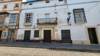 Edificio en Calle luna 46. Edificio/ casa palacios,  en calle luna