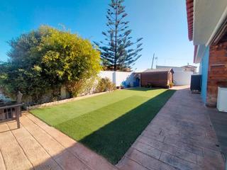 Xalet  Camino la cereria. Chalet con casa de invitados