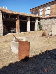 Building in Sotillo de la Adrada. Calle mártires de sotillo 68