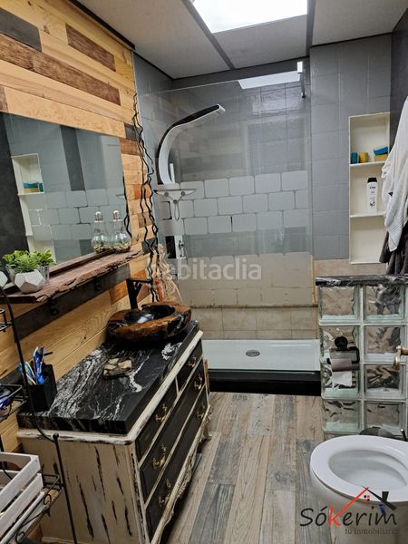 Foto 066b5b90-9192-4fa3-b73d-fce5eb724f65. Edificio  en Carolinas Bajas Alicante