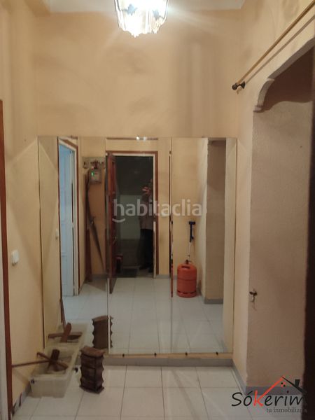 Foto 54b9e701-bda0-4ce2-af84-c9471653ffb4. Edificio  en Carolinas Bajas Alicante