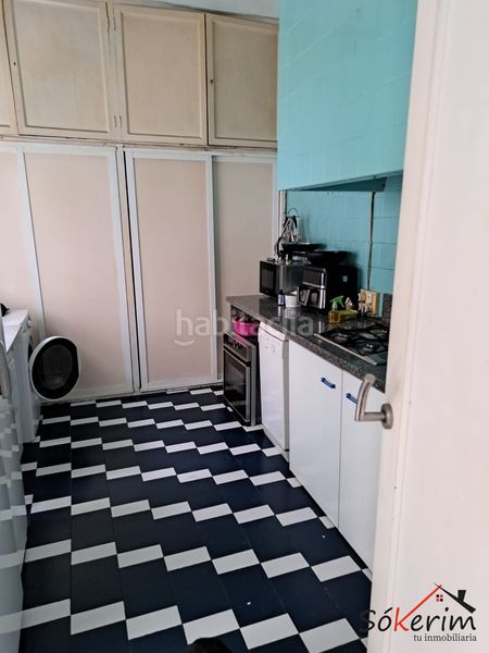 Foto fe2da027-fa93-4957-9b89-8dbd6b76ef67. Edificio  en Carolinas Bajas Alicante