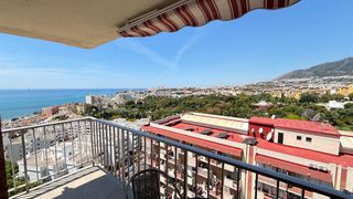 Apartament a Avenida gamonal 12. Exclusivo apartamento reformado con vistas al mar en la urbaniza