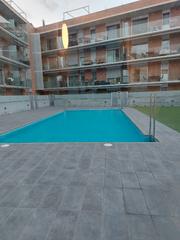 Location Appartement  Passeig del terraplè. Piso de 2 habitaciones, zona comunitaria con piscina
