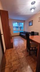 Flat  Carrer del regent mendieta. Piso en venta en las corts con plaza de aparcamiento.