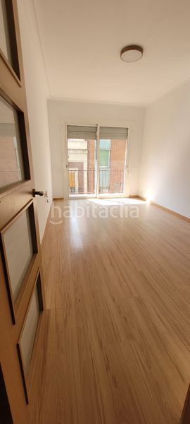 Foto a6eaf9ec-8cf0-4ca2-b03a-a37e70309a1f. Pis amb calefacció a Sants-Badal Barcelona