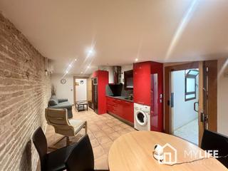 Alquiler Apartamento  Carrer de guàrdia. Fantástico ático en alquiler de temporada en el raval
