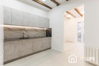 Apartament  Carrer del rossell. Fantstico piso reformado en venta en sagrada familia