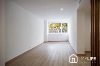 Pis  Del parallel. Fantstico piso reformado en venta en el poble sec