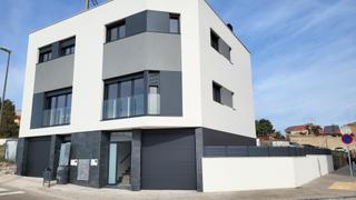 Reihenhaus in Tàrrega. Oportuindad última casa en venta. situada en la calle santes esp