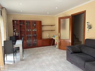 Reihenhaus in Guissona. Venta de casa unifamiliar adosada en guissona  acabados de calid