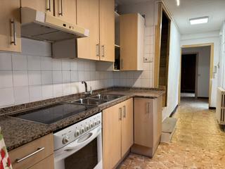Location Maison jumelée à Torà. Alquiler de casa situada en el centro de torà