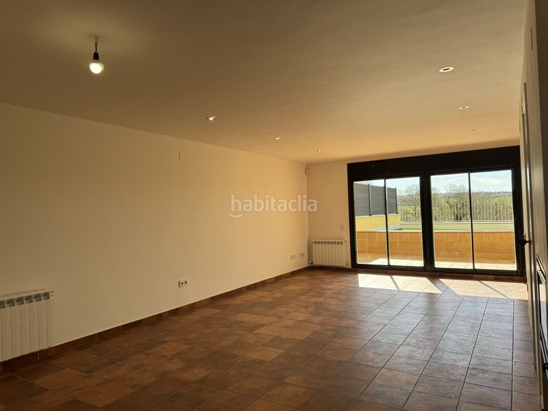 Foto 5cfa9b26-2536-48f3-9d1b-c879bbe4a9fd. Casa adossada amb calefacció aparcament a Torrefeta i Florejacs