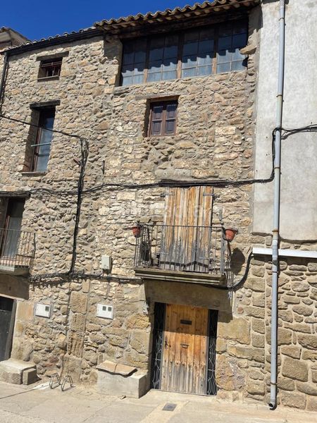 Foto fd6b6090-747e-4040-8cc8-6b2788233c90. Casa adossada a Baronia de Rialb (La)