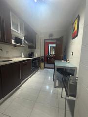 Pis  San adrian etorbidea. 3 habitaciones y 2 baños, cocina y amplio salón con terraza.
