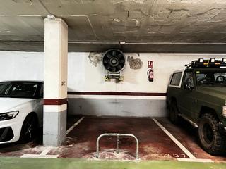 Aparcament cotxe a Llefià