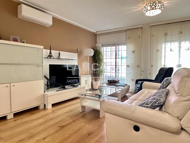 Foto 5351c60b-b79a-45b8-8dd5-b8d91ef64779. Piso en Centre Santa Coloma de Gramenet