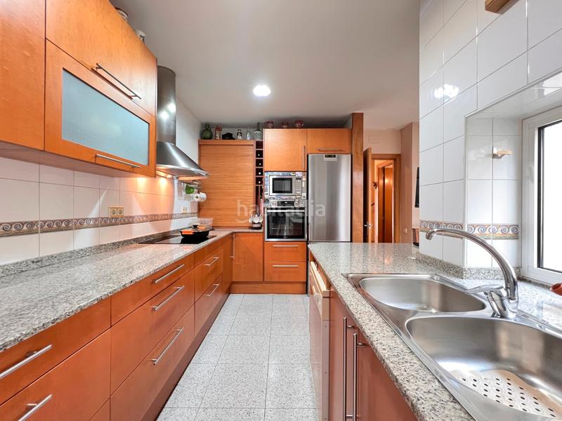 Foto 5e57d384-c7c6-43a4-8f65-96f3b53e8cd4. Chalet con riscaldamento in El Camp de l´Arpa del Clot Barcelona