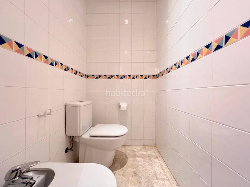 Foto b53c4711-f487-43df-9a0b-6ce361e2ca73. Chalet con riscaldamento in El Camp de l´Arpa del Clot Barcelona