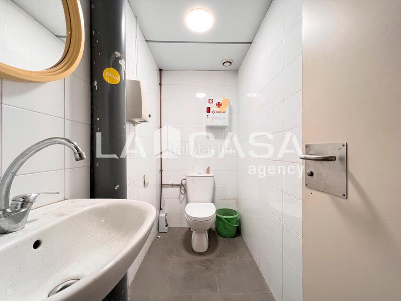 Foto 0b065660-a281-4ad3-8cf7-46663e524fe3. Local comercial a Gorg Badalona