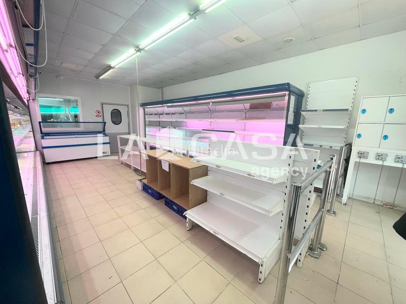 Foto 87bd9262-5c56-4afe-abd4-dfe1dc745815. Local comercial en La Salut Badalona