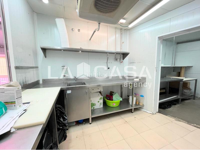 Foto f8ff24ba-57cc-4f7c-944e-de7b6bb0152f. Local comercial en La Salut Badalona