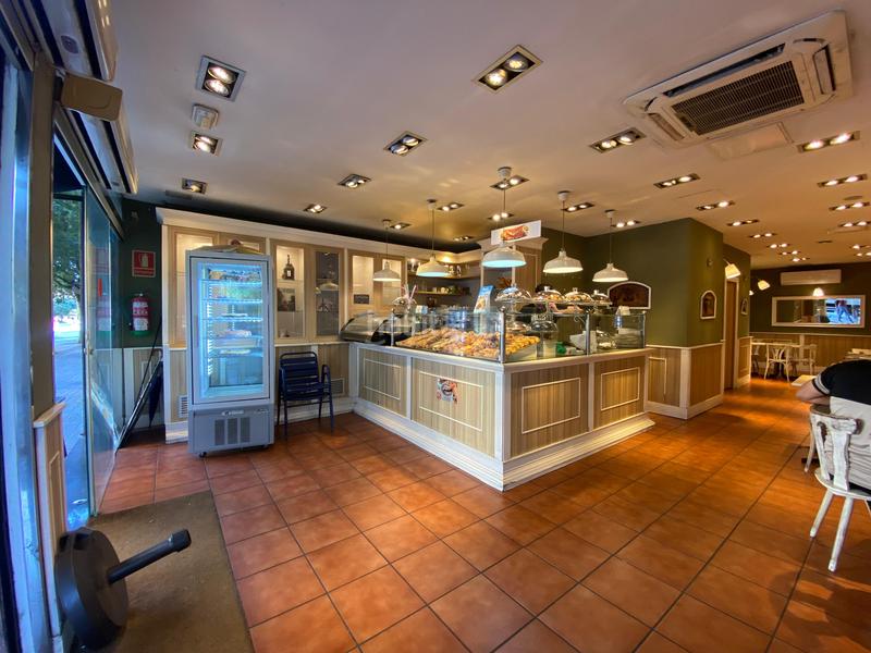 Foto a614678e-dea1-4db4-9832-195d30854f03. Local comercial en El Camp de l´Arpa del Clot Barcelona