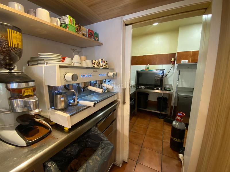 Foto b73baf17-87df-45a8-b61f-44b9609d1bd7. Local comercial en El Camp de l´Arpa del Clot Barcelona