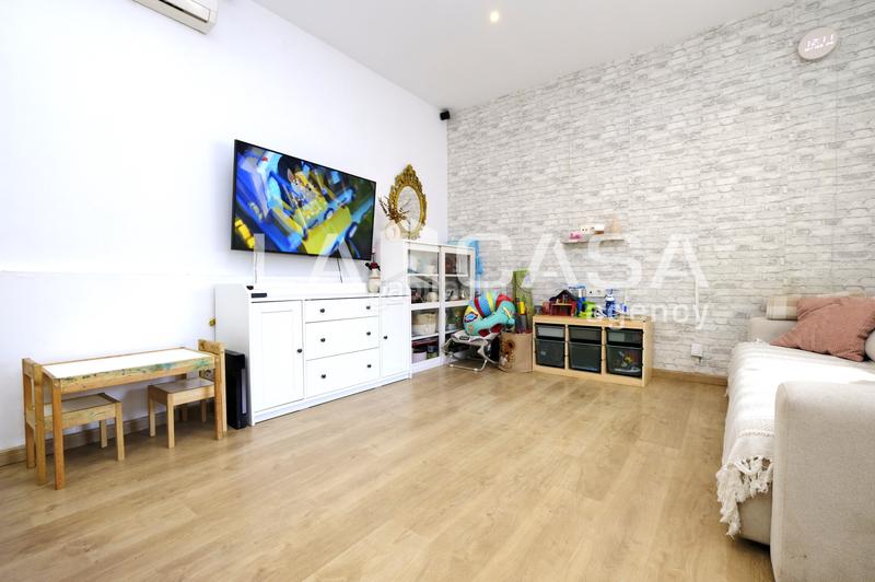 Foto b410534e-cfc0-40f0-964e-26a08f403f2a. Piso en Vilapicina - Torre Llobeta Barcelona
