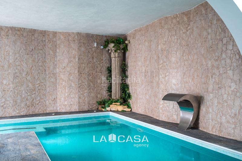 Foto 2b0f2570-3761-4cf4-9186-8df377649a00. Casa con riscaldamento parcheggio piscina in Lluminetes Castelldefels