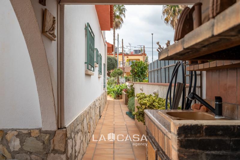 Foto a5b56de4-44dd-40c4-8ed8-ead06b059071. Casa con riscaldamento parcheggio piscina in Lluminetes Castelldefels