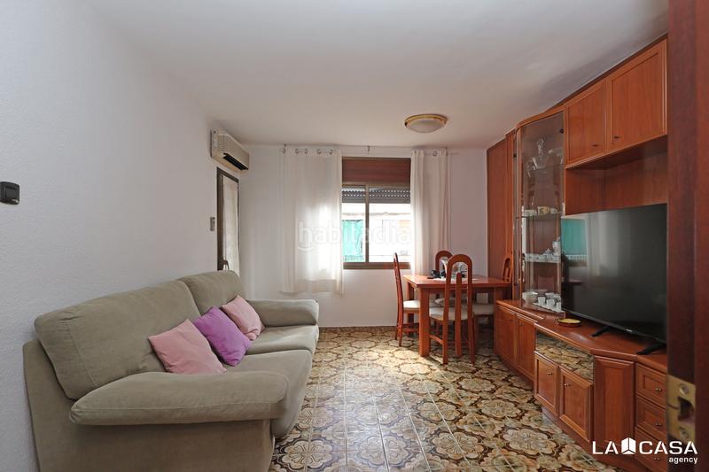 Foto 1769344c-0003-4bd7-9921-6b64a0c464d0. Piso vivienda ideal en el corazón de Can Vidalet con balcón y ascensor! en Esplugues de Llobregat