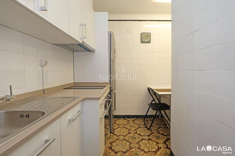 Foto 5c3e65a7-134c-47ed-ae7f-035cc6648ae9. Piso vivienda ideal en el corazón de Can Vidalet con balcón y ascensor! en Esplugues de Llobregat