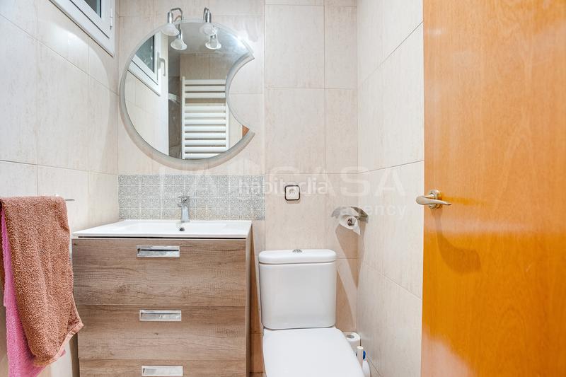 Foto 96f06461-af7f-4609-a844-ff75ae67ff97. Piso en La Verneda - La Pau Barcelona