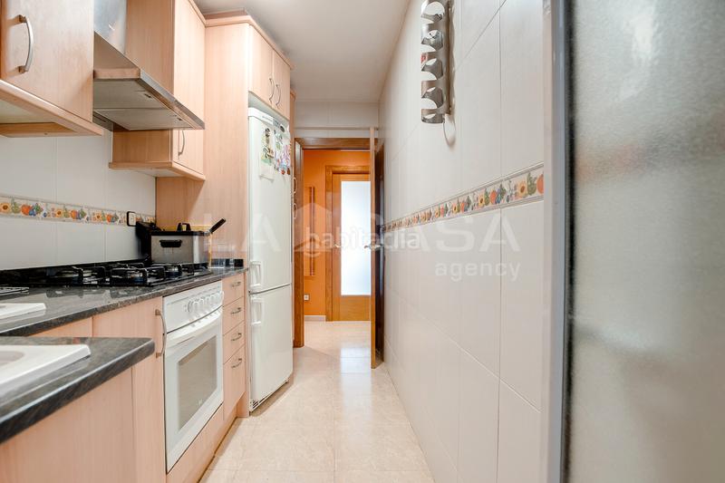 Foto f6b237a4-baf8-4862-b994-5b39c4e65cf7. Piso en La Verneda - La Pau Barcelona