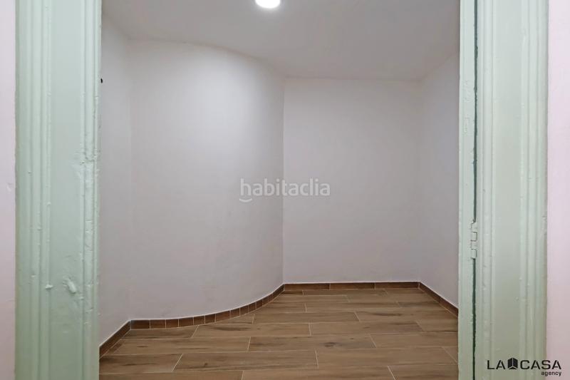 Foto 9b50c9b7-47fd-4e04-a8e7-14cf422a0a6d. Piso en Raval Barcelona