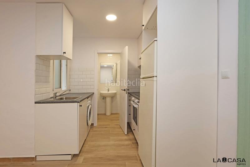 Foto adc90fd1-f218-4bf8-8479-f2c75b62140d. Piso en Raval Barcelona