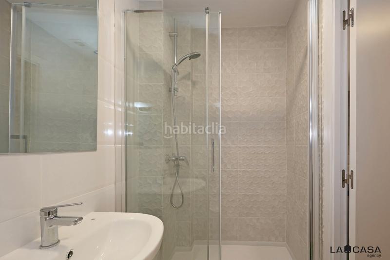Foto e0c97202-cc95-4e2f-b758-cf0321dd50a9. Piso en Raval Barcelona