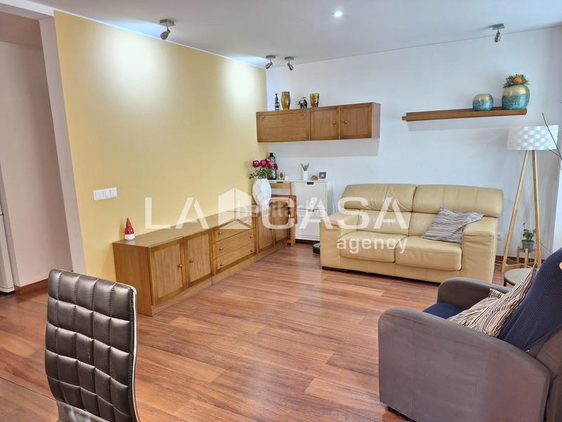 Foto 836266a7-f5c7-4ea8-a9ff-919c8ffd0af5. Piso en El Raval Santa Coloma de Gramenet