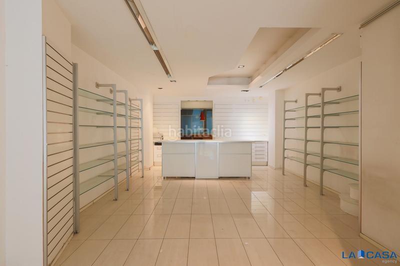 Foto 0a128d9f-692c-45ba-90b3-9bb4734e3f6d. Local comercial en La Bordeta Barcelona