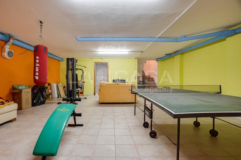 Foto 0ac00426-2219-43ed-abda-3e637b45b197. Casa a schiera con riscaldamento parcheggio in Font Verda Granollers