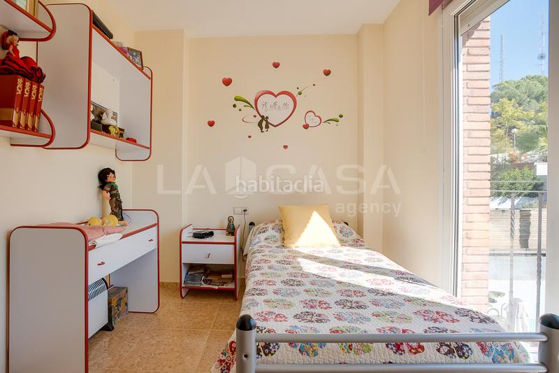 Foto 647b9b71-b782-4ee8-ac04-a025f2729dd0. Casa adosada en Font Verda Granollers